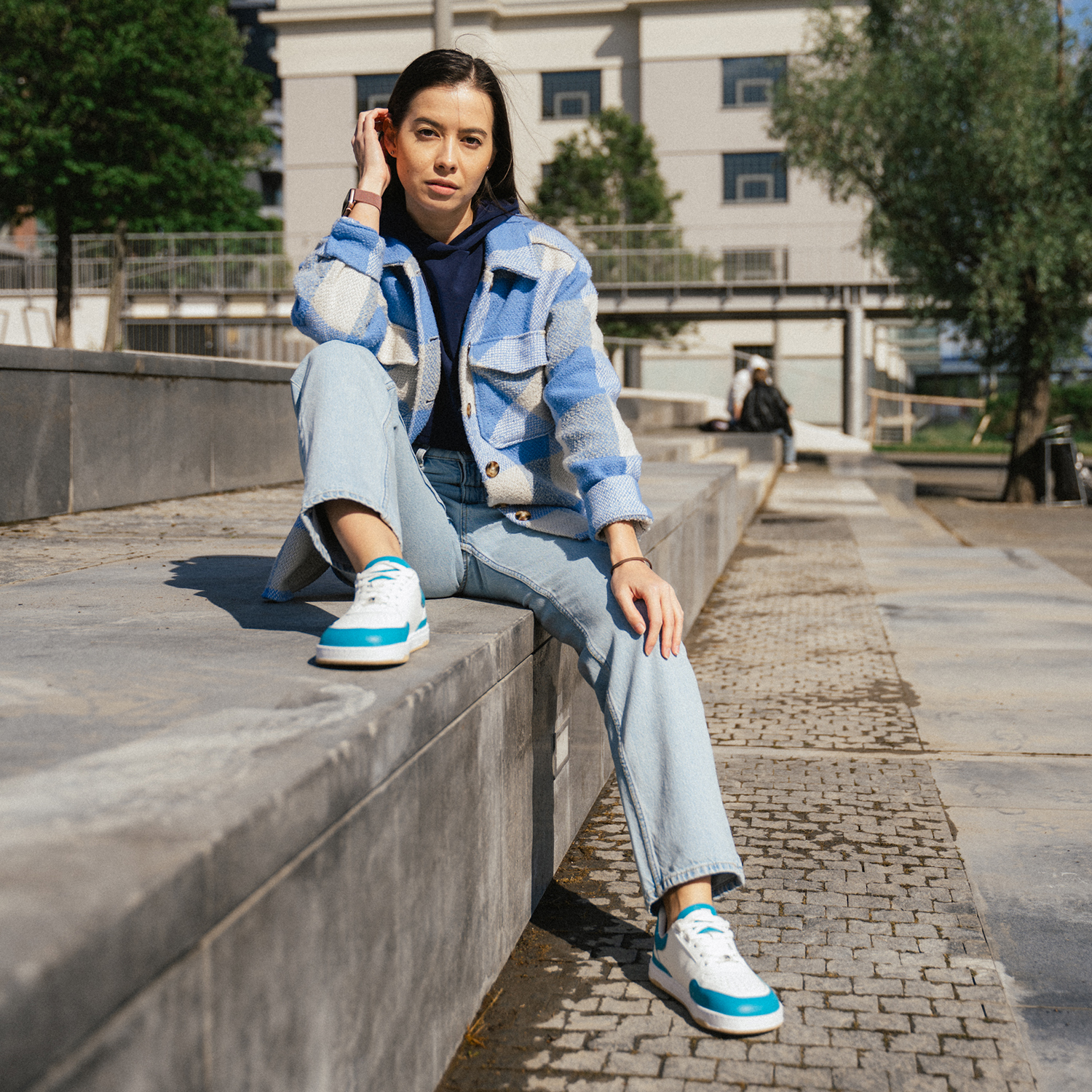 Barefoot Sneakers Barebarics Wave - White & Dark Turquoise.
La tomaia è di pelle nappa liscia di qualità.
Attributi Barefoot
Forma anatomica – le sneakers rispettano la forma dei piedi.
Più informazioni:
calzatura da cittàdesign urbano modernoprogettate e prodotte a mano in UE da materiali locali e sostenibiliottima resistenza e costanza dei colori dei materialitecnologia Dermodry Coolmax® per un continuo drenaggio dell’umiditàdisponibili nelle taglie: 36-47 (secondo le misure europee)EAN/SKU: %eanorsku%