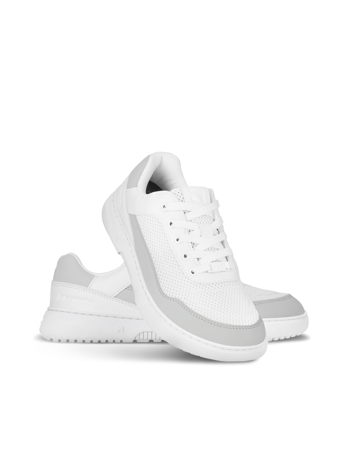Barefoot Sneakers Barebarics Vaporo - White & Light Grey.


Tomaia: pelle sintetica + tessuto
Fodera: tessuto
Soletta: PU + poliestere (estraibile e antibatterica)
Suola: gomma (ComfortGrip Neo)
Produzione: Vietnam


Attributi Barefoot


Modello unisex in varianti cromatiche moderne.
Soletta estraibile e antibatterica.
Nuova suola cucita ComfortGrip Neo.
Logo Barebarics sulle estremità dei lacci.
Materiali traspiranti per una migliore ventilazione.
Modello vegano.


Vantaggi delle scarpe barefoot


Suola ultra flessibile
Zero drop: tallone e punta allo stesso livello per una postura corretta
Punta spaziosa per le tue dita
Scarpe leggere
EAN/SKU: %eanorsku%